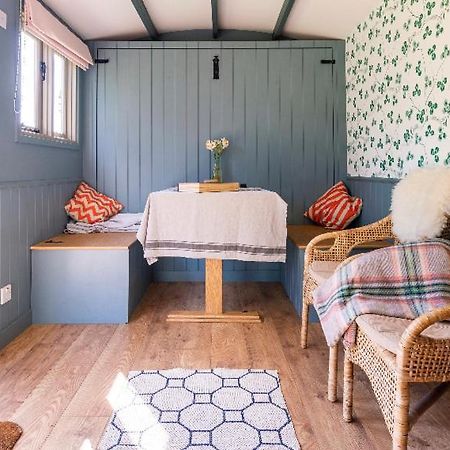 Old King William Shepherd Huts And Private Hot Tubs In North Norfolk Hunworth Exterior foto
