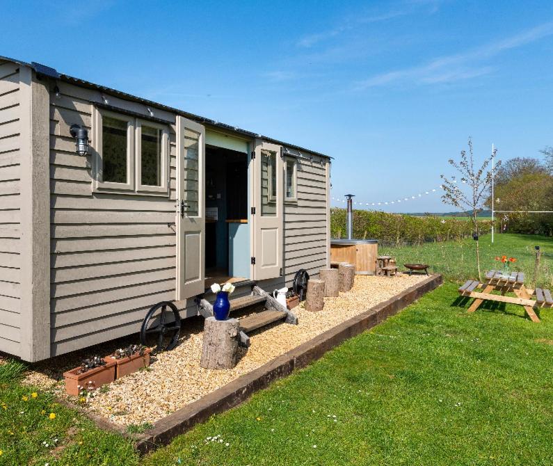 Old King William Shepherd Huts And Private Hot Tubs In North Norfolk Hunworth Exterior foto