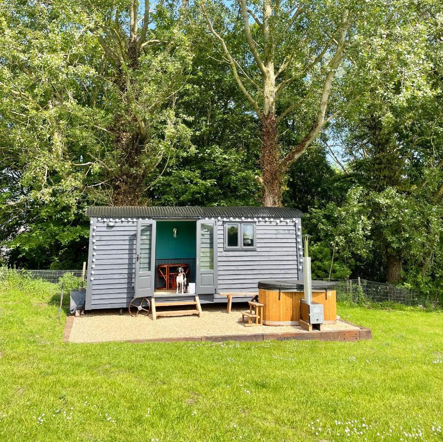 Old King William Shepherd Huts And Private Hot Tubs In North Norfolk Hunworth Exterior foto