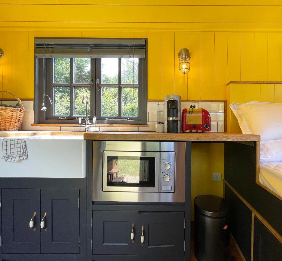 Old King William Shepherd Huts And Private Hot Tubs In North Norfolk Hunworth Exterior foto